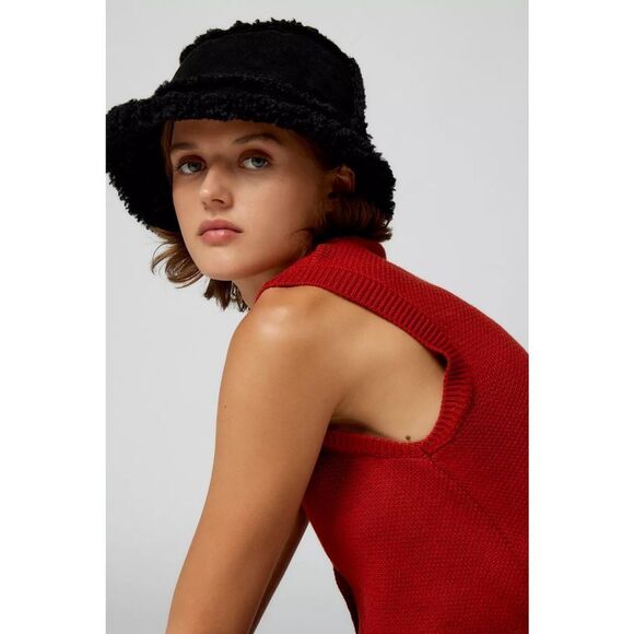 ✨Wyeth Astrid Suede Bucket Hat✨ - Picture 1 of 7